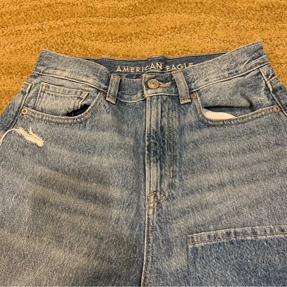 American Eagle Women’s Size 2 Relaxed Mom Jean - Picture 3 of 16